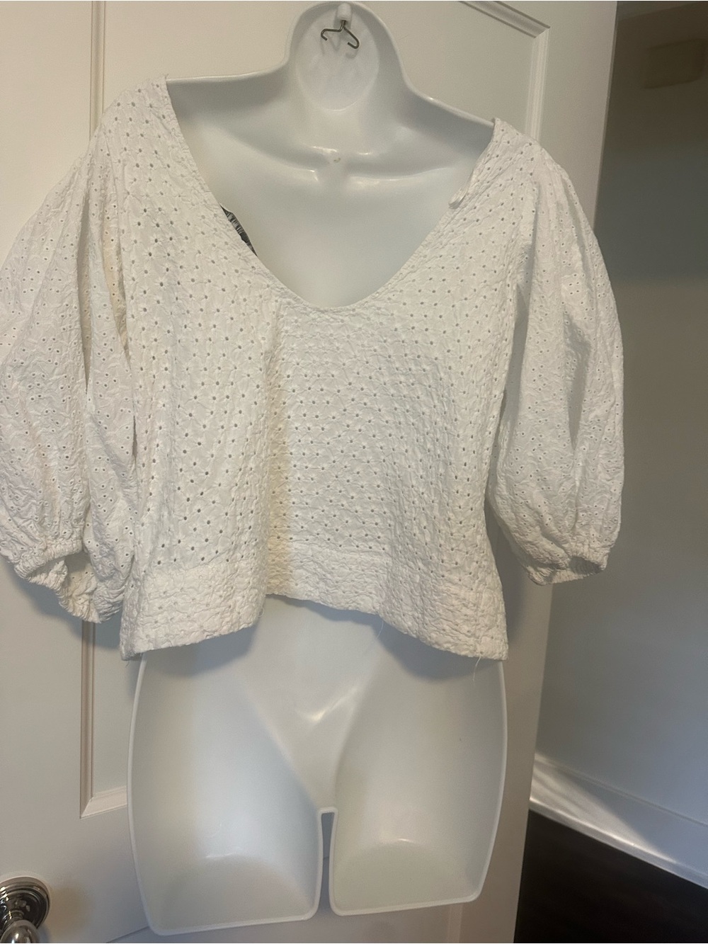 Zara White Eyelet Puff Sleeve Blouse - Picture 2 of 3